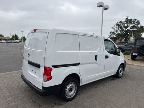 Used 2018 Nissan NV200 S image 4