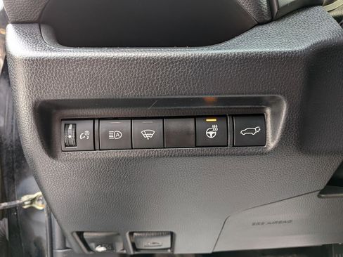 Used 2022 Toyota RAV4 XLE Premium image 16