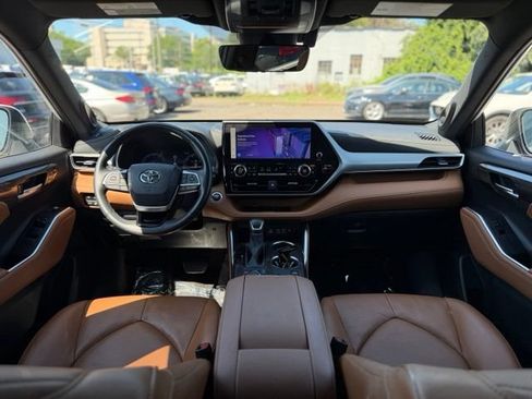 Used 2023 Toyota Highlander Platinum AWD/4WD image 20