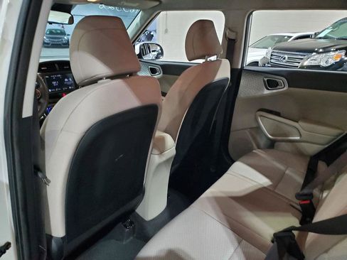 Used 2022 Kia Soul LX w/ Technology Package image 28