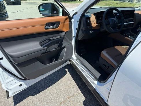 New 2026 Nissan Pathfinder Platinum w/ Cargo Package AWD/4WD image 15