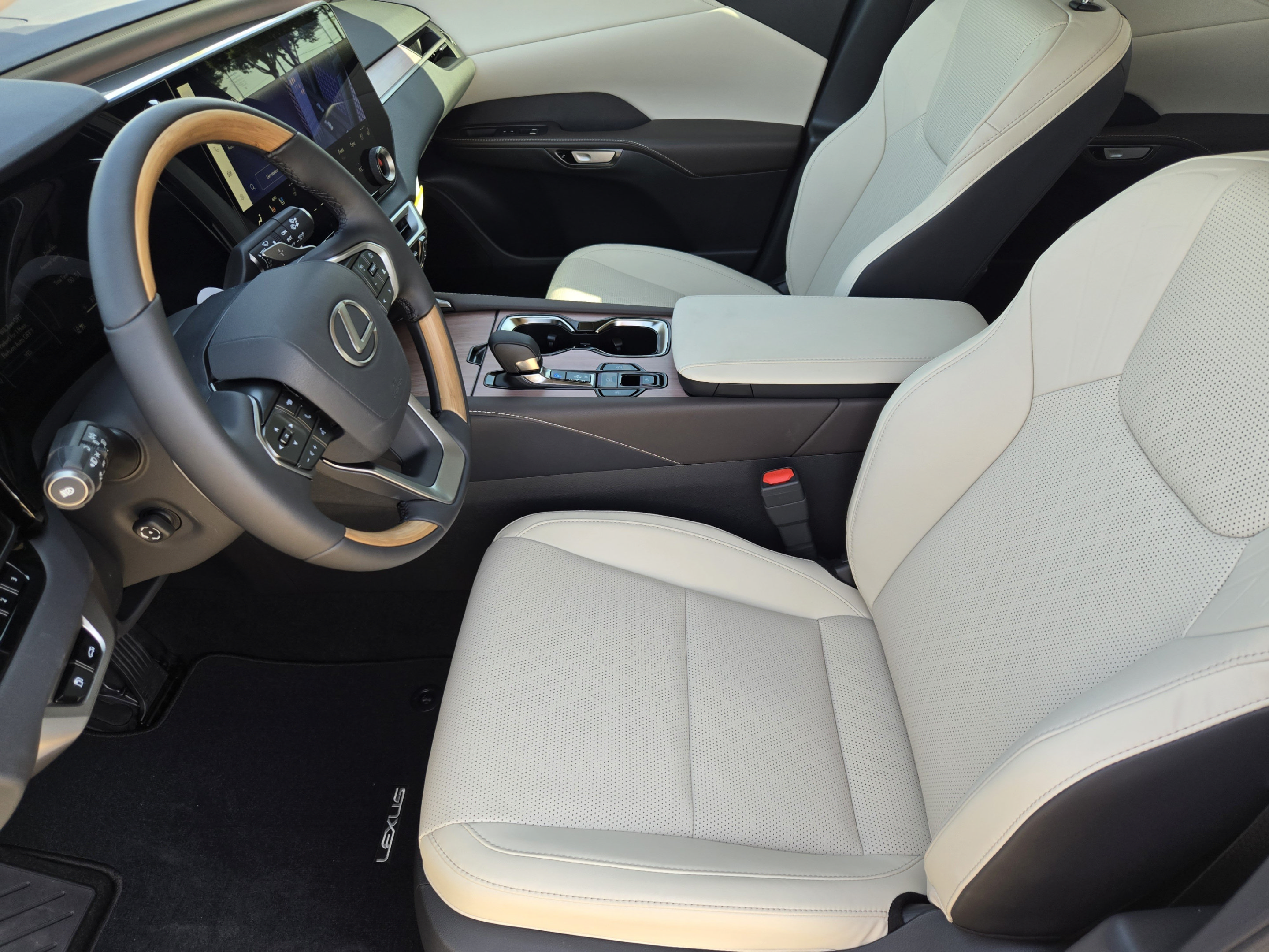 Used 2026 Lexus RX 350 Premium Plus w/ Accessory Package (Z1) FWD image 5