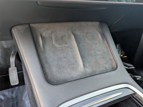 Used 2022 Tesla Model Y Long Range image 30