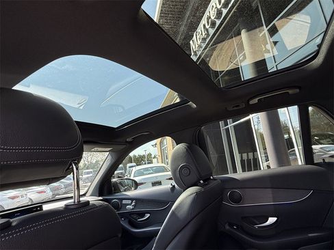 Certified 2022 Mercedes-Benz GLC 300 4MATIC image 17