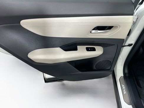 Used 2023 Nissan Ariya FWD image 26