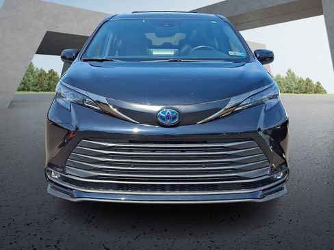 Used 2022 Toyota Sienna XLE Woodland Edition w/ Protection Package (TMS) AWD/4WD image 2