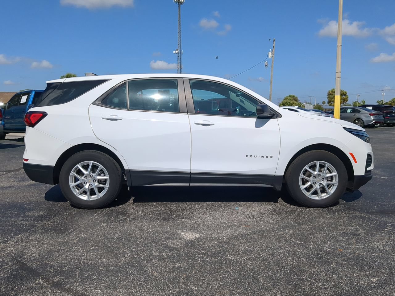 Used 2023 Chevrolet Equinox LS FWD image 3