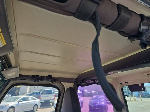 Used 2000 Jeep Wrangler SE image 30