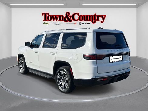 Certified 2024 Jeep Wagoneer Series II image 6