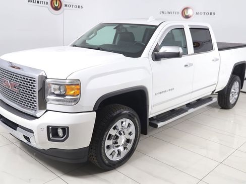 Used 2016 GMC Sierra 2500 Denali w/ Suspension Package, Off-Road AWD/4WD image 22