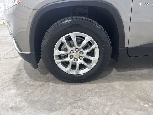 Used 2019 Chevrolet Traverse LT FWD image 33