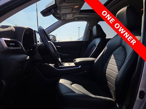 Certified 2024 Toyota Highlander XLE image 17
