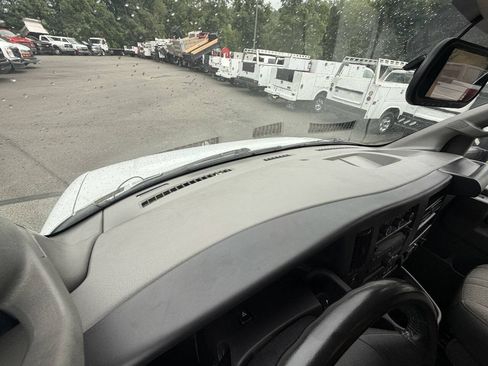 Used 2022 Chevrolet Express 3500 w/ Power Convenience Package RWD image 37