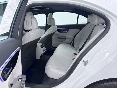 Used 2025 Mercedes-Benz C 300 4MATIC Sedan image 18