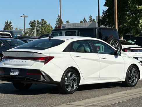 Used 2025 Hyundai Elantra Sport FWD image 2