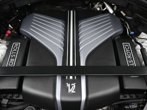 Used 2021 Rolls-Royce Cullinan Black Badge AWD/4WD image 32