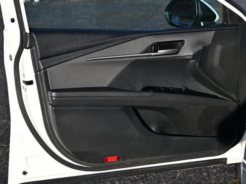 Used 2025 Toyota Camry SE AWD (Natl) image 15