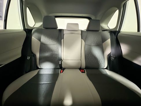 Used 2025 Toyota RAV4 XLE image 33