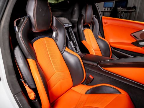 Used 2025 Chevrolet Corvette Stingray Premium Conv w/ Z51 Performance Package RWD image 10