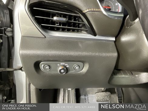 Used 2020 Chevrolet Traverse LT image 34