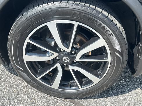 Used 2020 Nissan Rogue SL w/ Premium Package AWD/4WD image 9