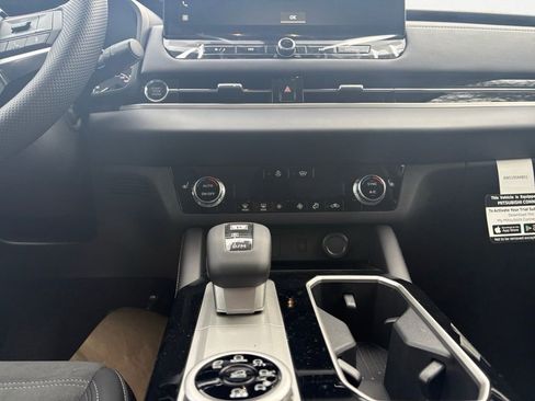 New 2026 Mitsubishi Outlander SE image 17