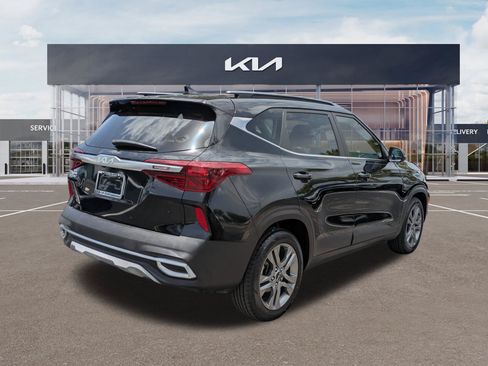 Used 2023 Kia Seltos S FWD image 4