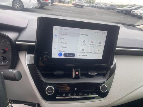 Used 2025 Toyota Corolla LE FWD image 23