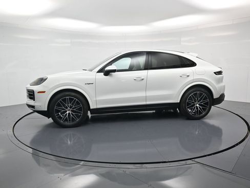 Used 2026 Porsche Cayenne E-Hybrid Coupe AWD/4WD image 2