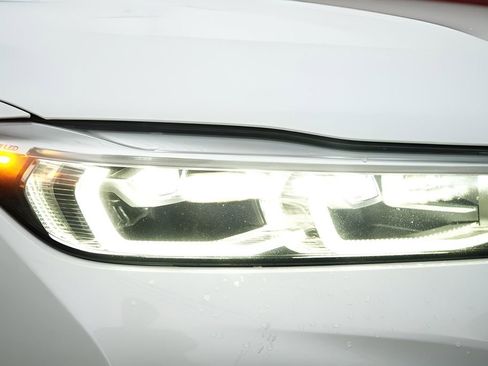 Used 2022 BMW 745e xDrive w/ M Sport Package AWD/4WD image 17
