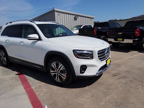 Used 2025 Mercedes-Benz GLB 250 image 2