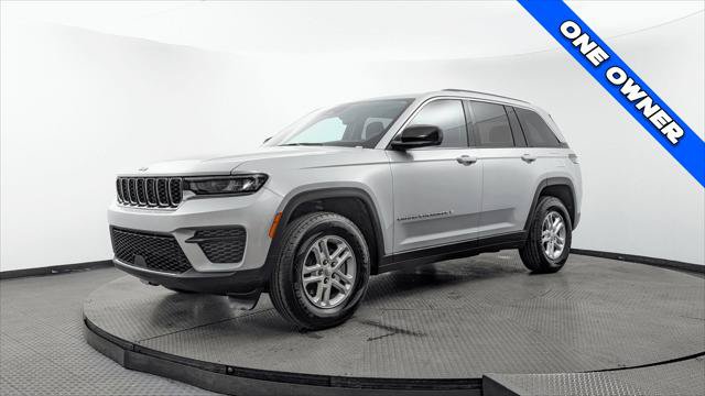 Used 2024 Jeep Grand Cherokee Laredo RWD image 2
