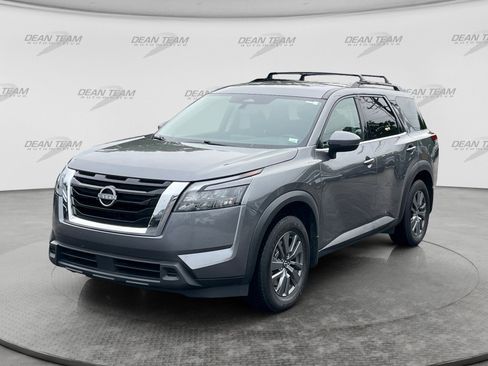 Used 2023 Nissan Pathfinder SV AWD/4WD image 3