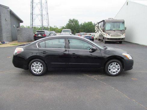 Used 2010 Nissan Altima 2.5 S FWD image 5