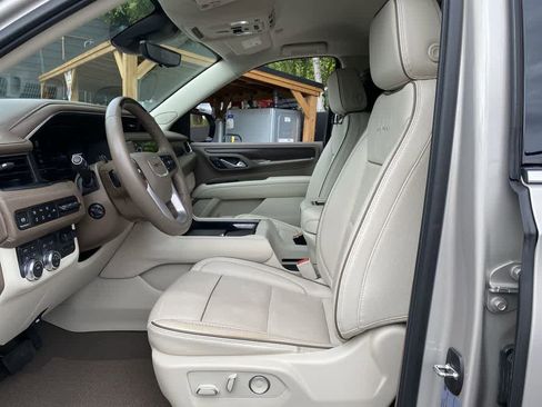 Used 2024 GMC Yukon XL Denali w/ Advanced Technology Package AWD/4WD image 13