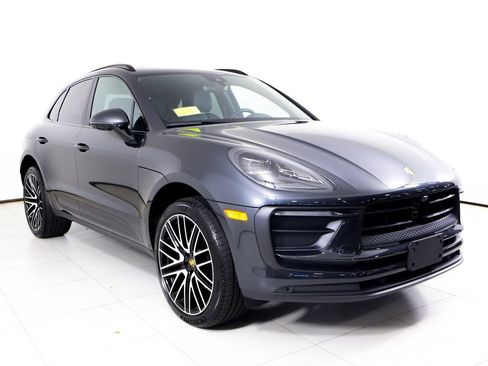 Certified 2026 Porsche Macan AWD/4WD image 37