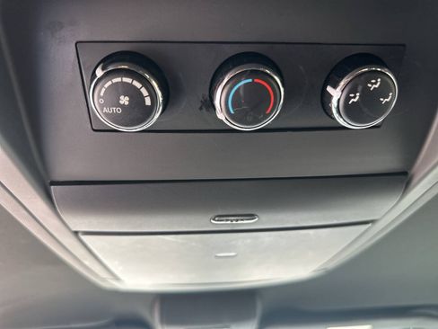 Used 2015 Dodge Grand Caravan SXT FWD image 14