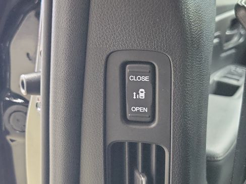 Used 2025 Honda Odyssey EX-L image 16