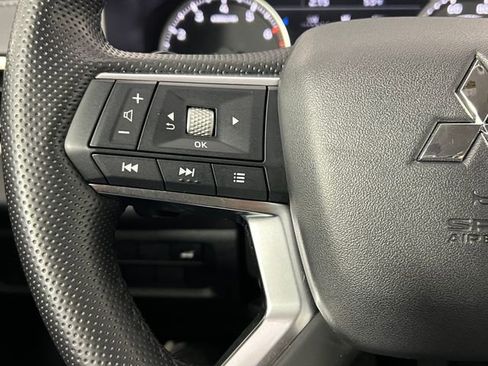 Used 2024 Mitsubishi Outlander SE image 23