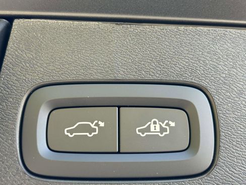 New 2026 Volvo XC60 B5 Plus w/ Protection Package Premier image 17