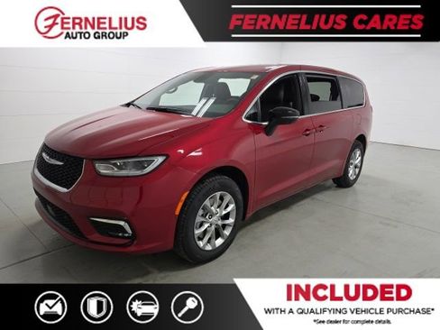 New 2026 Chrysler Pacifica Select image 3