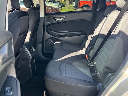Used 2018 Ford Edge SE image 9