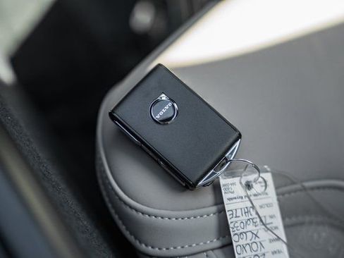 New 2026 Volvo XC60 B5 Plus w/ Protection Package Premier image 40