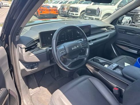 Used 2024 Kia EV9 Light Long Range RWD image 7