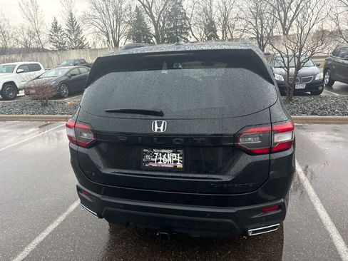 Used 2025 Honda Pilot Black Edition image 3