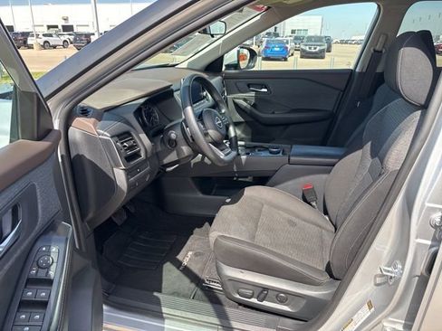 Used 2023 Nissan Rogue SV AWD/4WD image 9