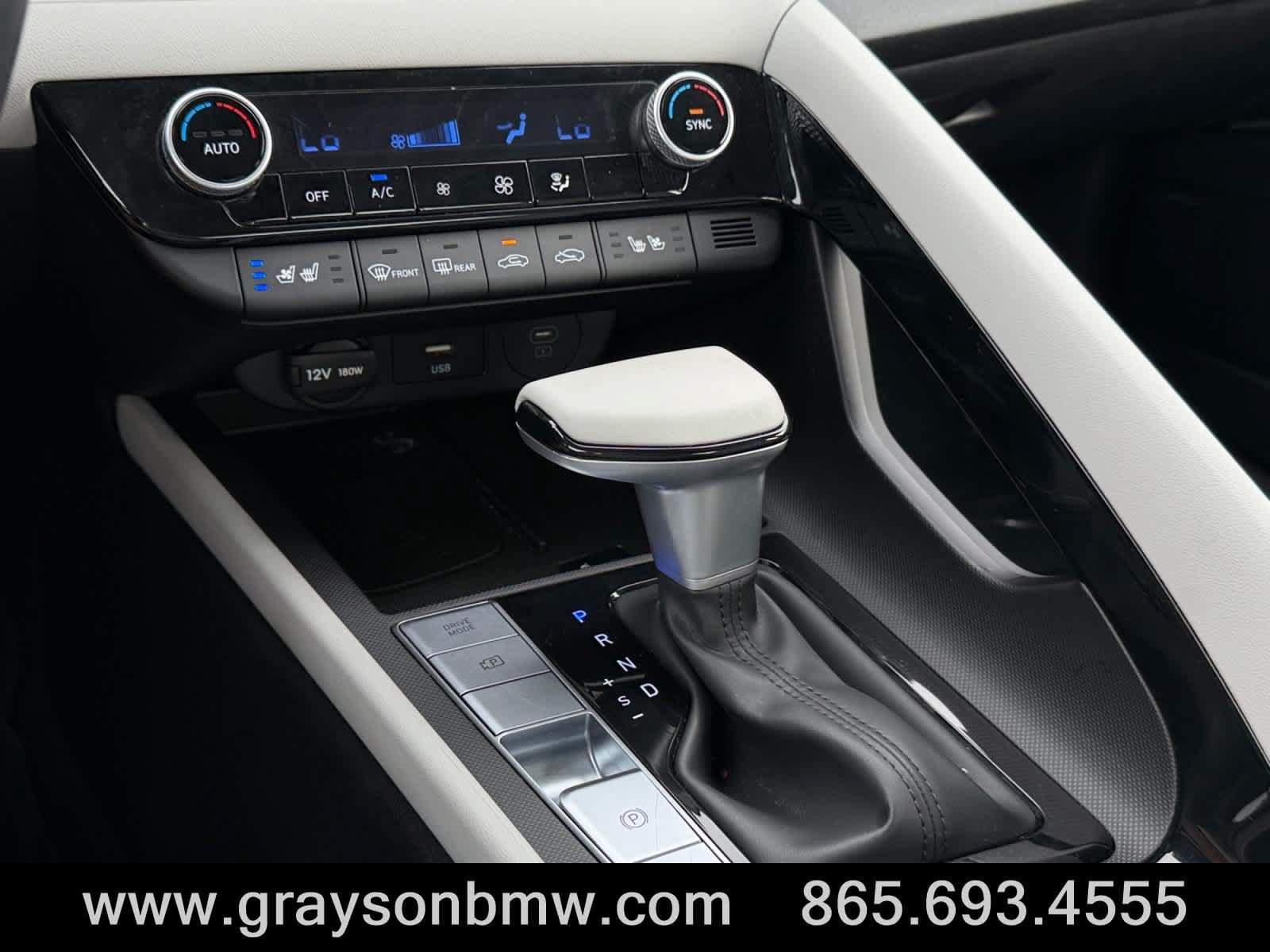 Used 2025 Hyundai Elantra Limited FWD image 25