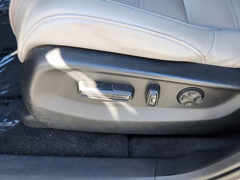 Used 2020 Honda CR-V Touring image 14