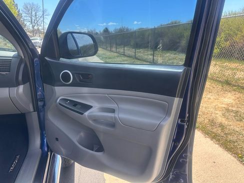 Used 2014 Toyota Tacoma 4x4 Double Cab w/ TRD Sport Package image 8