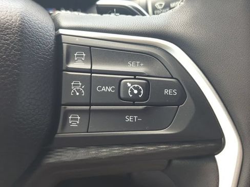 Used 2023 Jeep Grand Cherokee Altitude AWD/4WD image 14
